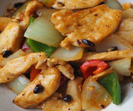 Chicken in Green pepper and Onion with Jollof Rice